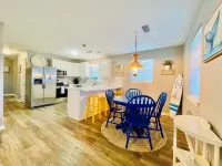 Anchors a-Wave - remodeled, cozy 3/2 home is ready for your coastal vacation