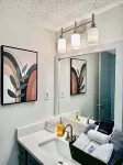 Erin's Emerald Estate-Cozy Loft