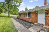 Lakefront Condo w/ Boat Launch! 20 Min to Smith Mtn Lake State Park! Hotels in 