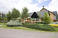 Premier Inn Luton (Airport) Hotels in Luton