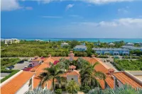 " Tradewinds" Updated Luxury Condo-Turtle Cove- 5 Minute Walk to Beach