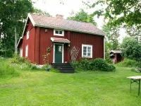 Traditional Swedish log cabin for 5 people, renovated Hotels in 