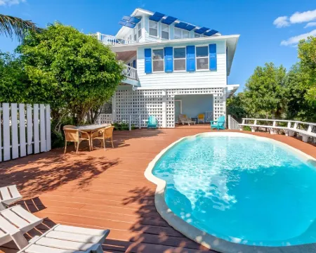 Blue Tang - Newly Renovated Bahamian Villa, minutes to the ocean! Hotels in Elbow Cay