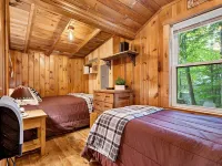 Kettle Cove Cabin. Lake Sebago Beach Access. Fire pit. Grill. Blackstone. Games Hotels in Casco