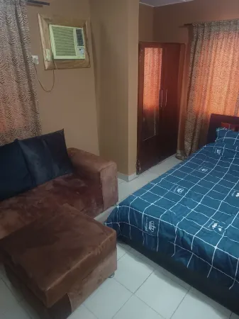 Entire, spacious, furnished 3beds en-suite, as holiday let with BrausengDelight