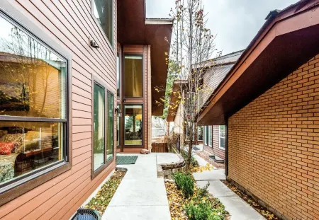 Little Cottonwood Home Base, Large Hot Tub!