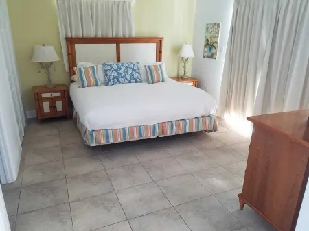 "Infinity Poolside" - Ocean Villa 2 BR / 3 BA