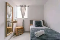 Lux Penthouse: By Medellín, Great Dining, Nightlife, Fast Wifi & Self Check-in Hotels in Sabaneta