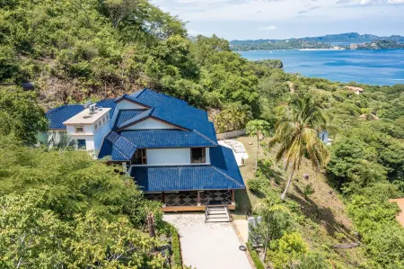 Amazing Villa with Ocean View and private pool!