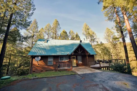 Spacious Cabin, Amazing deck & Yuba River View, Sauna, Nescafe, Beach & EVPlug.