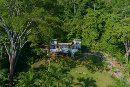 Amazing luxury ocean view home, infinity pool, gated community - 8p