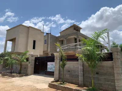 Lovely Studio Apartment Unit With Hot Bath Tub and Kitchen Hotels in 