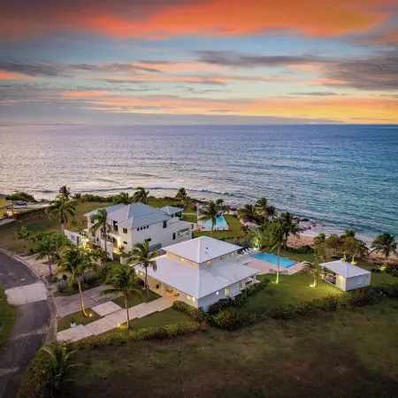 Beachfront Luxury Villa: 3BR, 3.5BA,Gazebo,Pool, Secluded Beach, Gated Community