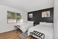 Bright & Cozy Townhouse  2,600 monthly