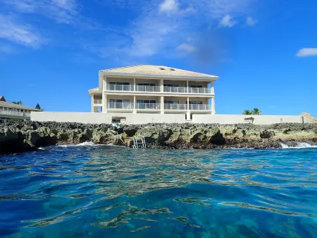 Oceanfront Luxury in small Intimate complex! Отели в г. Запад Бэй