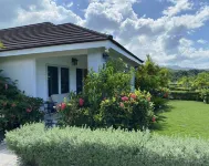 Orchid Botans w/private chef and beach 2 mins from shopping and food