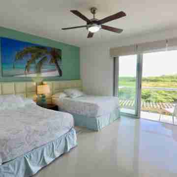 Gorgeous Condo on Beach Front Mareazul Development. Amazing Amenities and Views Rooms
