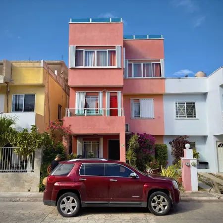 Stunning Sky Deck/Ferry & Beach 2Min/Pool/Sleeps 5-16/24-7 Security/Garden Patio
