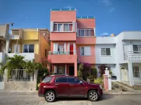Stunning Sky Deck/Ferry & Beach 2Min/Pool/Sleeps 5-16/24-7 Security/Garden Patio - Bungalow