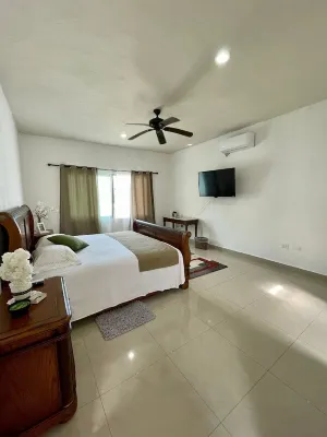 HOUSE WITH LARGE SPACES Hotels near Playa las Perlas