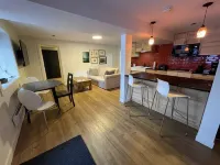 Spacious private king suite steps to DT Banff