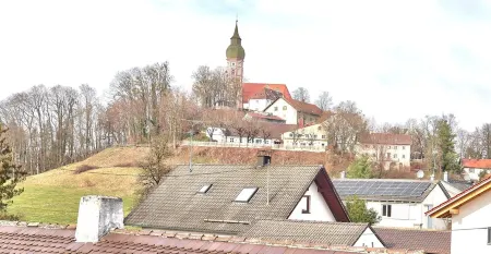 Stilvolle Ferienwohnung am Fuße des Kloster Andechs Отели в г. Андекс