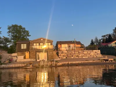 Hidden Gem!!! Wasaga CountryLife | A Parkbridge Cottage & RV Resort附近的飯店