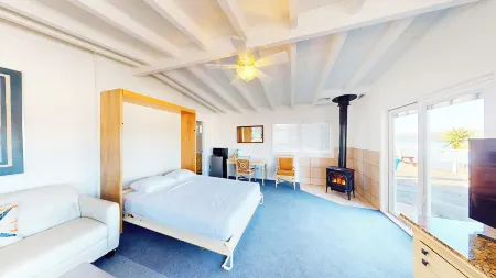 Tomales Bay Lodge and Marina Inc Отели в г. Пойнт Рейес Стейшен