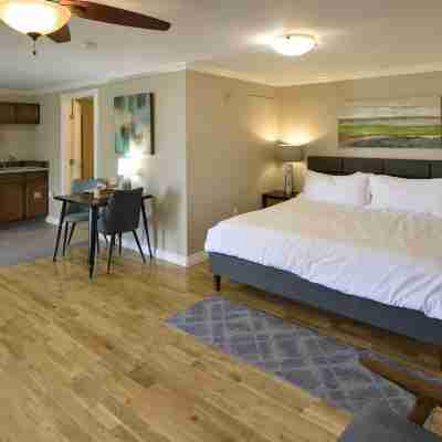 Above the Beach Guest Suites Rooms