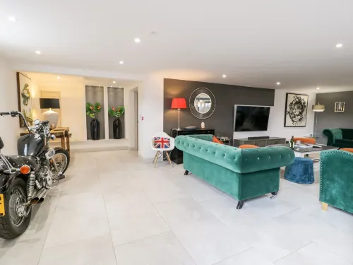 Capel Mawr, Basement 19 - 4-Star