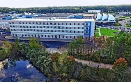 Bally's Twin River Lincoln Casino & Hotel Отели рядом с достопримечательностью «Route 126 Fish Market»