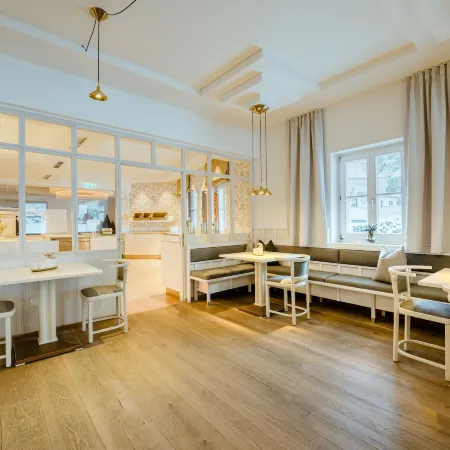 Crystls Aparthotel