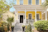 111 Waldburg Street Beautifully Renovated Historic 5 Bedroom 5 Bath Hotels in Thunderbolt