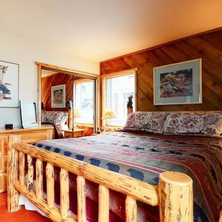 Snowcreek II #253 1 Bedroom Condo by RedAwning