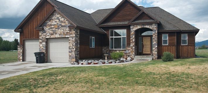 Teton Harmony by Kabino Hot Tub Pool Table Fire Pit Mtn Views 2 Levels 2 Living Rooms WiFi Grill Hotels in Driggs