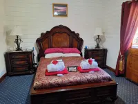 Kerrellie Cottages 2, 4 & 8 Reid Street