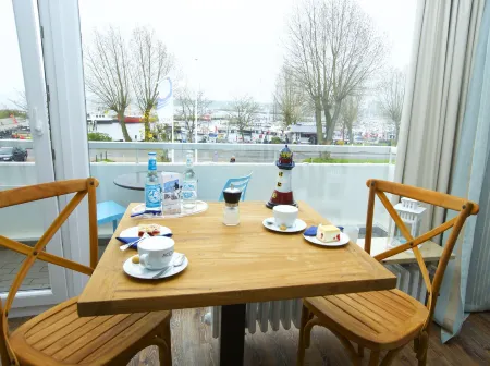 Acqua Strande Yachthotel & Restaurant Отели в г. Штайн