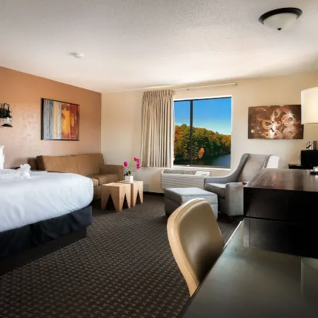 Natura Vue Resort & Boathouse