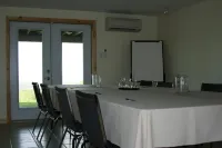 Smith Rock Chalets Hotels in Pictou