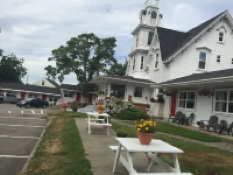 Lakelawn B&B and Motel โรงแรมใน