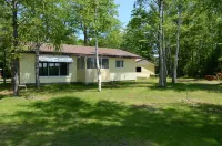 Lakeside Bills Bay Cabin by RedAwning