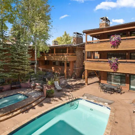 Aspen Condo W Pool, Hot Tub & 2 Blocks to Gondola - Fh4