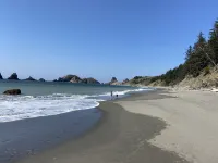 Byrdies Beach House @ Crook Point Hotels in Gold Beach