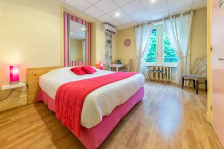 La Commanderie de Champarey Отели в г. Сент-Альбан-де-Рош