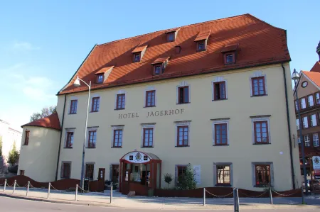Ringhotel Jägerhof Отели в г. Тойхерн