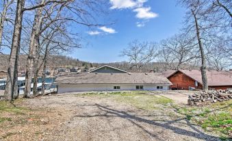 Fire Pit & Dock: Lake of the Ozarks Hiller Haus