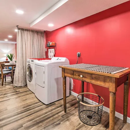 Stylish Vacation Rental - Walk to Isu!
