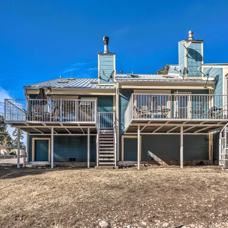 Bright Townhome - 1 Mile to Downtown Cloudcroft