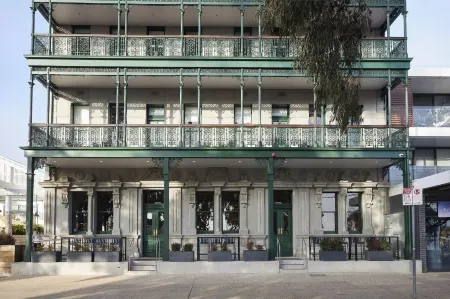 Portarlington Grand Hotel Отели рядом с достопримечательностью «Portarlington Golf Club»