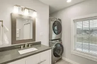 Bright and Modern Home 2 Mi to Presque Isle Airport - Wifi